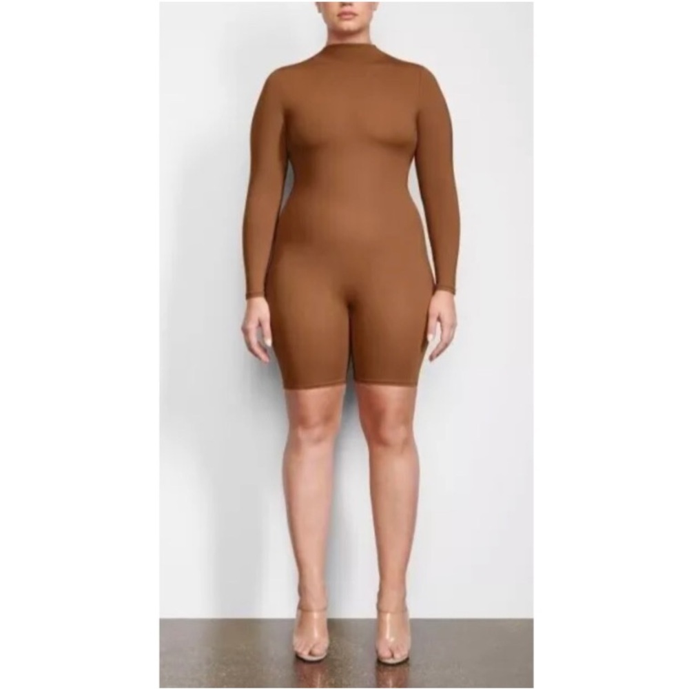 Skims All-in-One Long Sleeve Mid Thigh Onesie Shorts Jumpsuit in Caramel 2X NEW